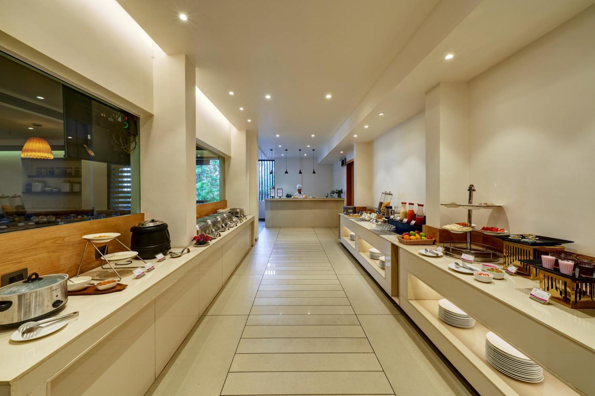 Regenta Place Raysons Колхапур Екстериор снимка